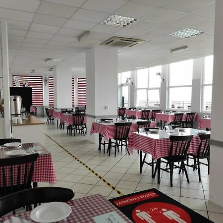 Osrodek Wypoczynkowy Gwarek 尤斯托尼莫斯基 外观 照片